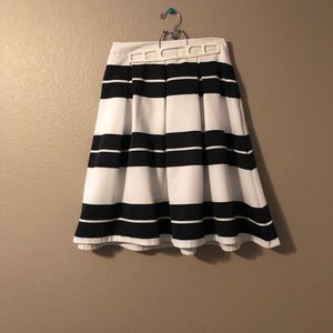 Express black and white skirt size 6